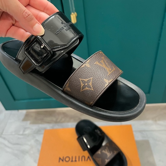 Louis Vuitton Sandals - Picture 4 of 9